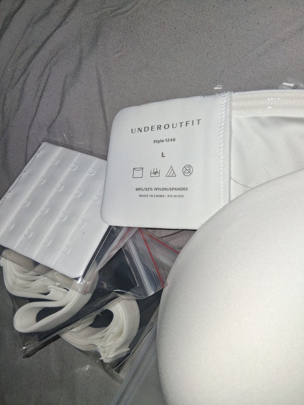 Unferoutfit Strapless Push-Up Bra - White - Picture 2 of 5